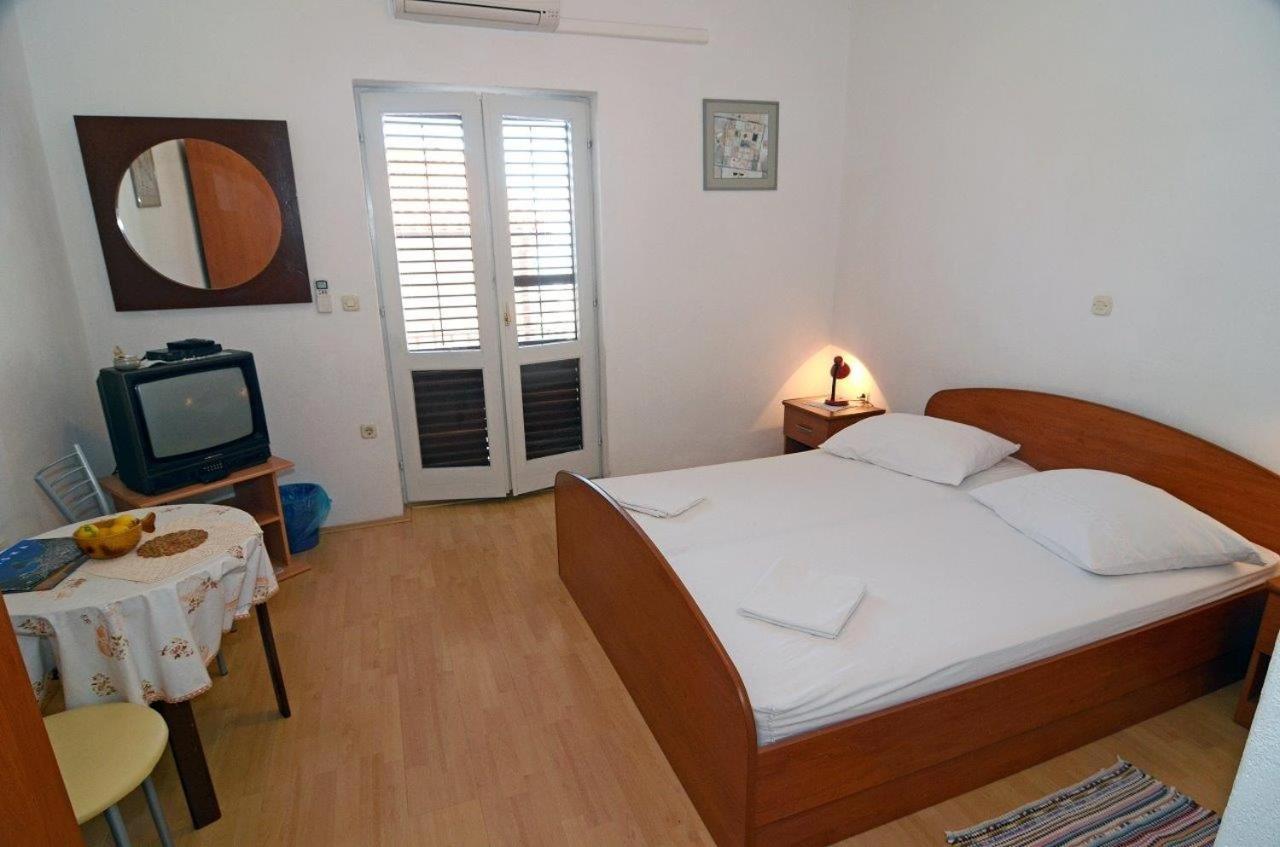 Apartments With A Parking Space Makarska - 12211 Exterior photo
