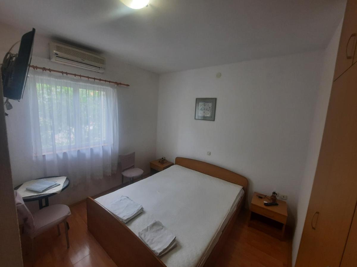 Apartments With A Parking Space Makarska - 12211 Exterior photo