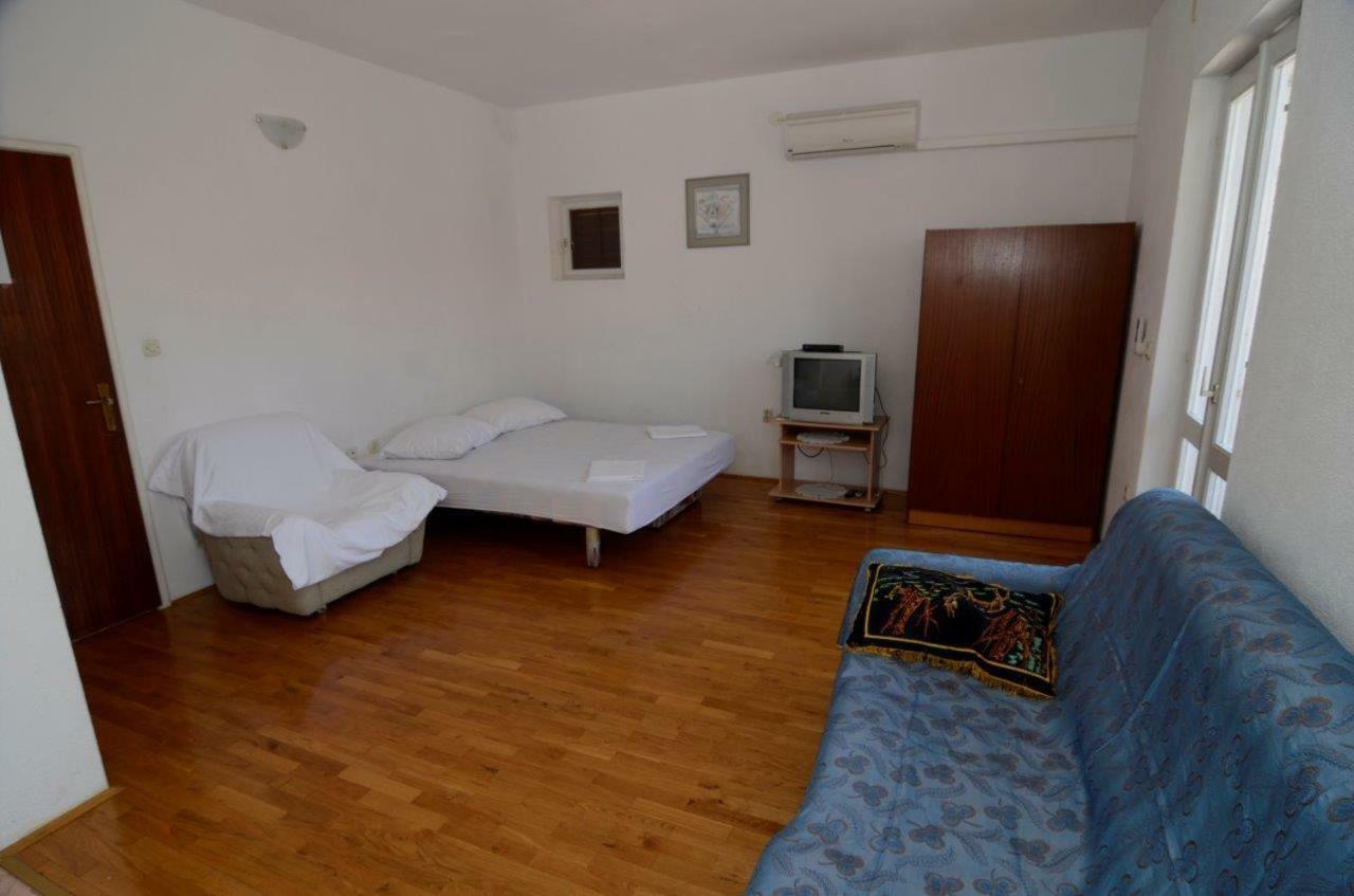 Apartments With A Parking Space Makarska - 12211 Exterior photo